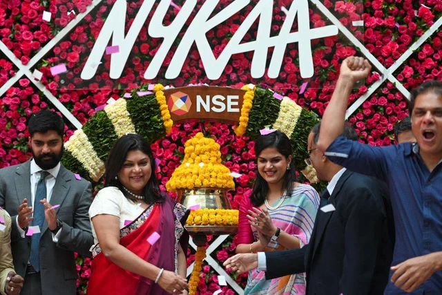 Chân dung nữ tỷ phú tự thân giàu nhất Ấn Độ: Cựu quản lý ngân hàng cấp cao bỏ việc ở tuổi 49 lập ra đế chế thời trang và mỹ phẩm Nykaa