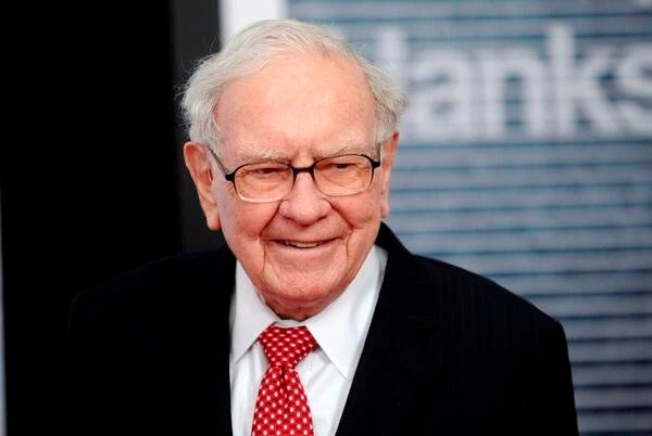 ĐHCĐ Berkshire Hathaway: Warren Buffett dành lời khen cho người kế nhiệm, chỉ ra nguyên nhân khiến 3 ngân hàng khu vực sụp đổ